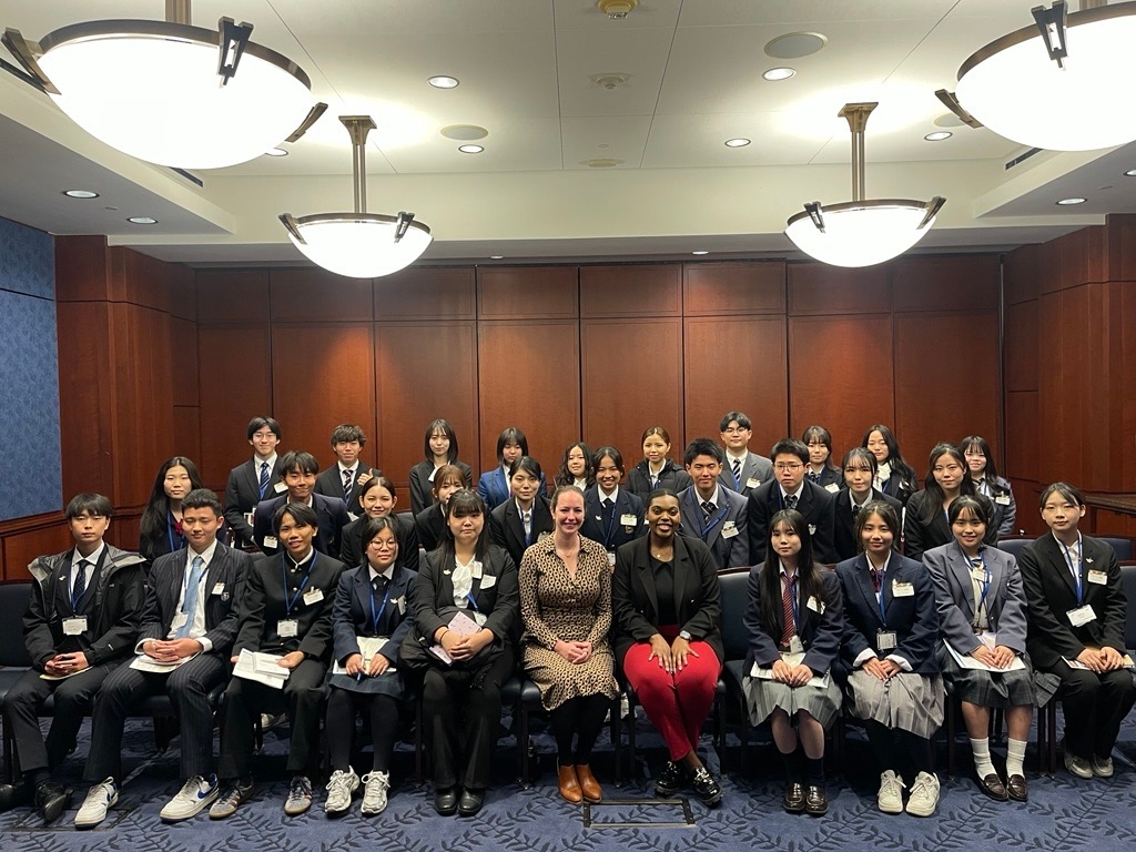 議会補佐官との集合写真