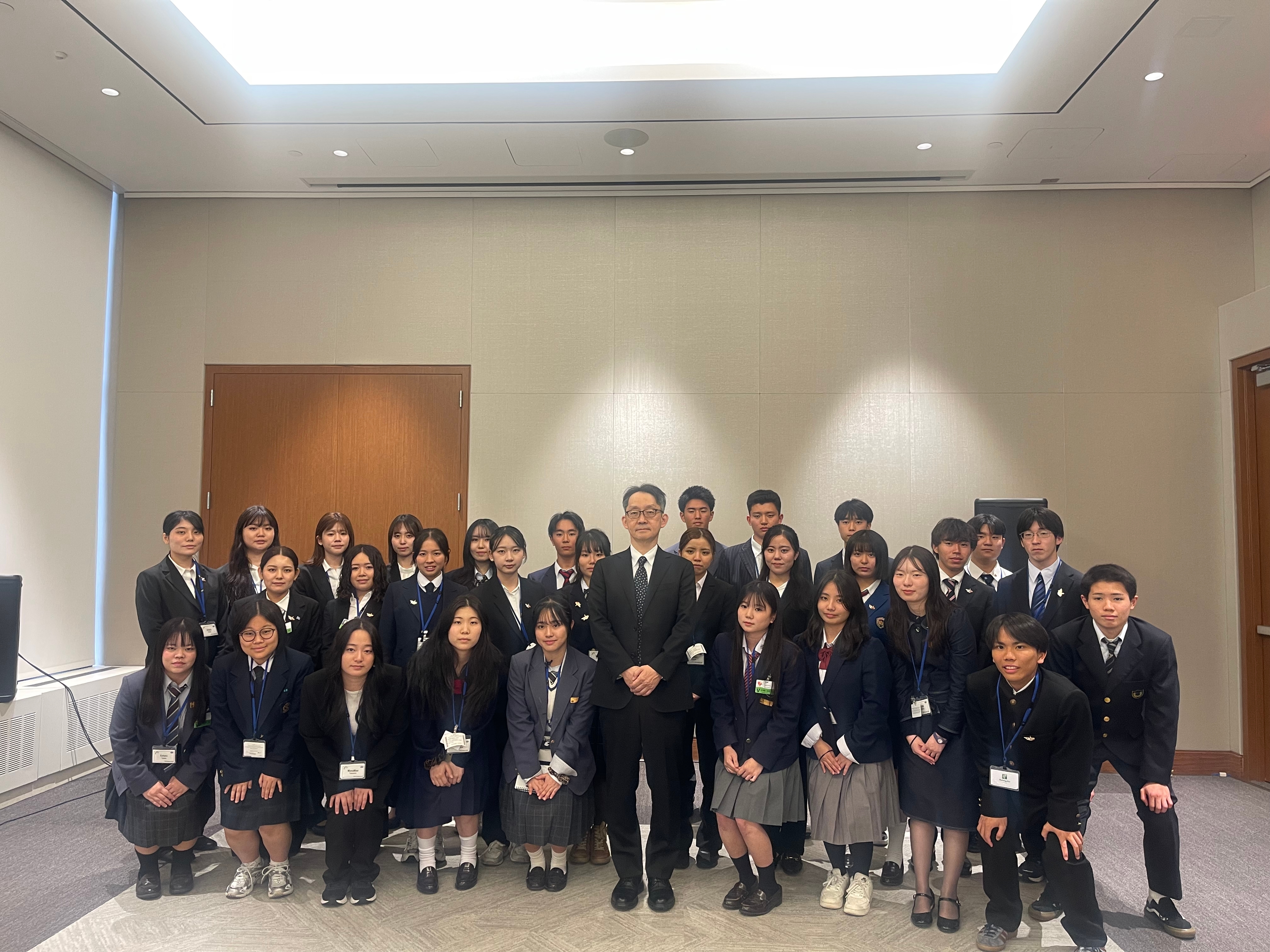 御巫大使との集合写真