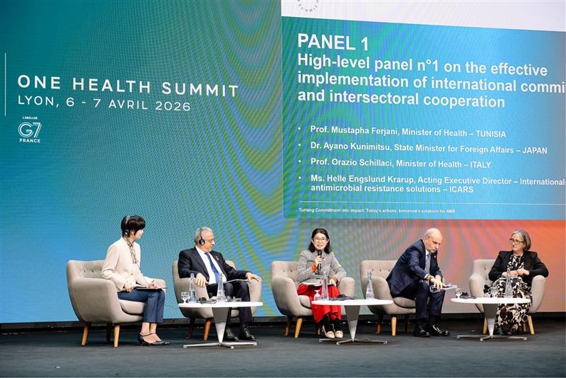 閣僚級セッションで発言をする国光外務副大臣