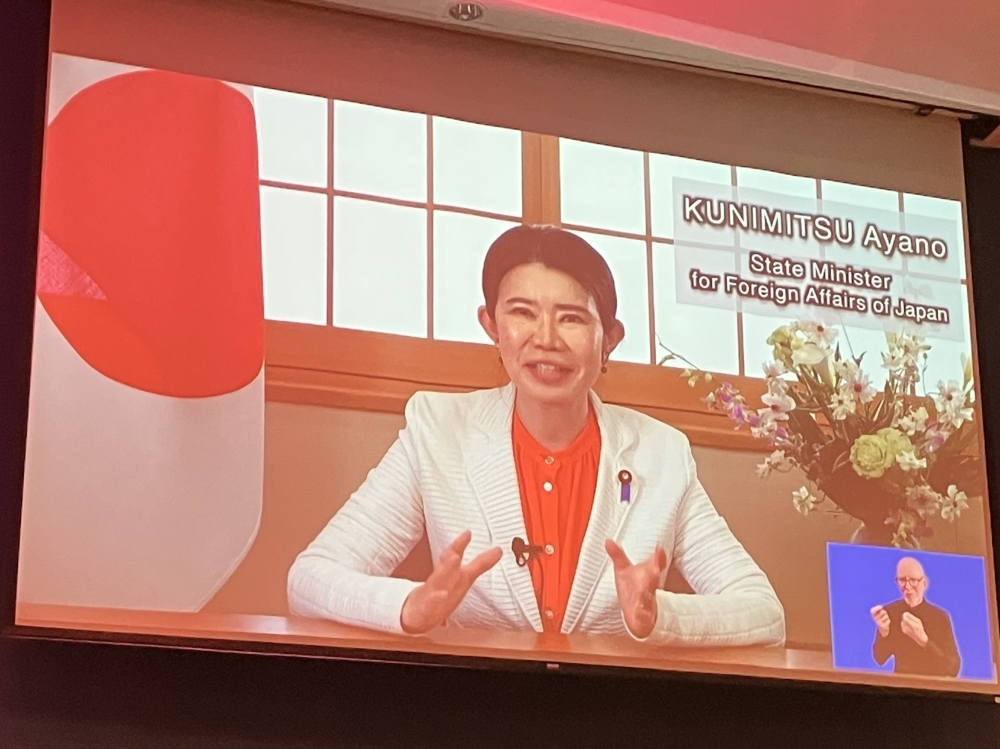 会場の大きなモニターに映る国光副大臣