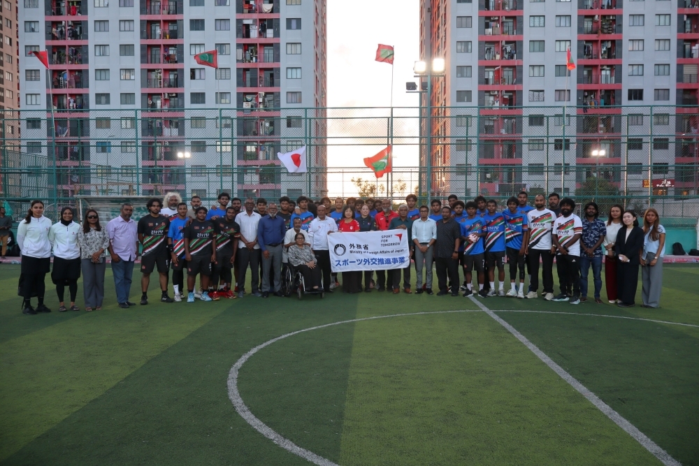 グラウンドでの集合写真の様子