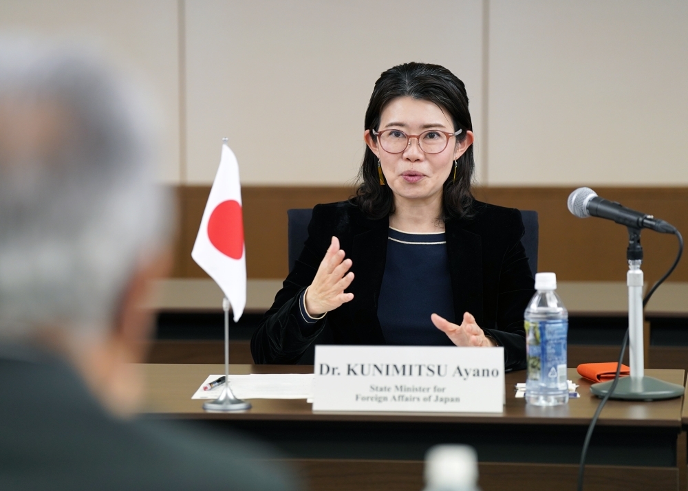 発言をする国光外務副大臣