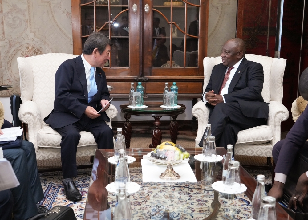 茂木大臣とラマポーザ大統領との意見交換の様子