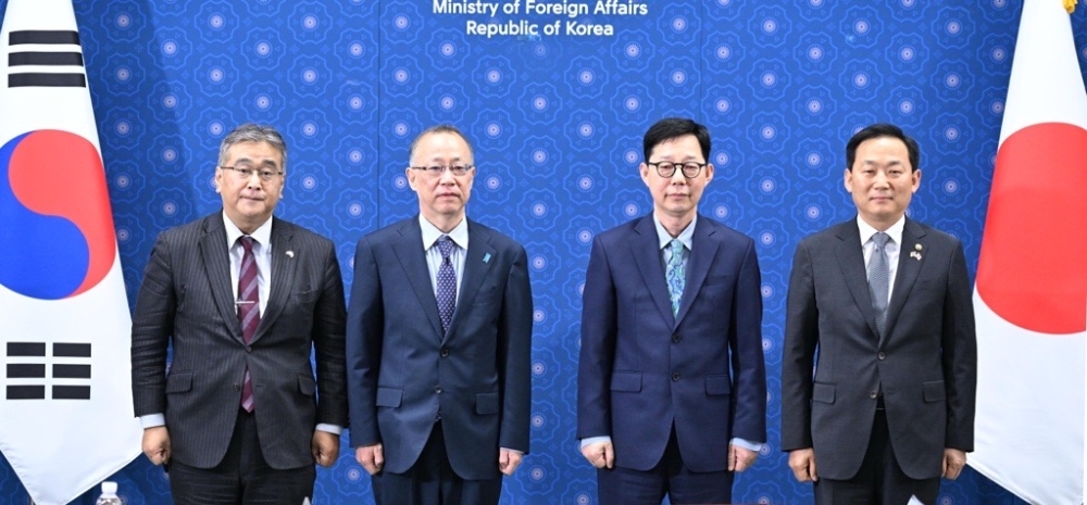 第14回日韓安全保障対話出席者4名による記念撮影写真