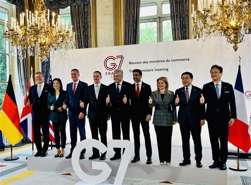 G7貿易大臣会合の集合写真