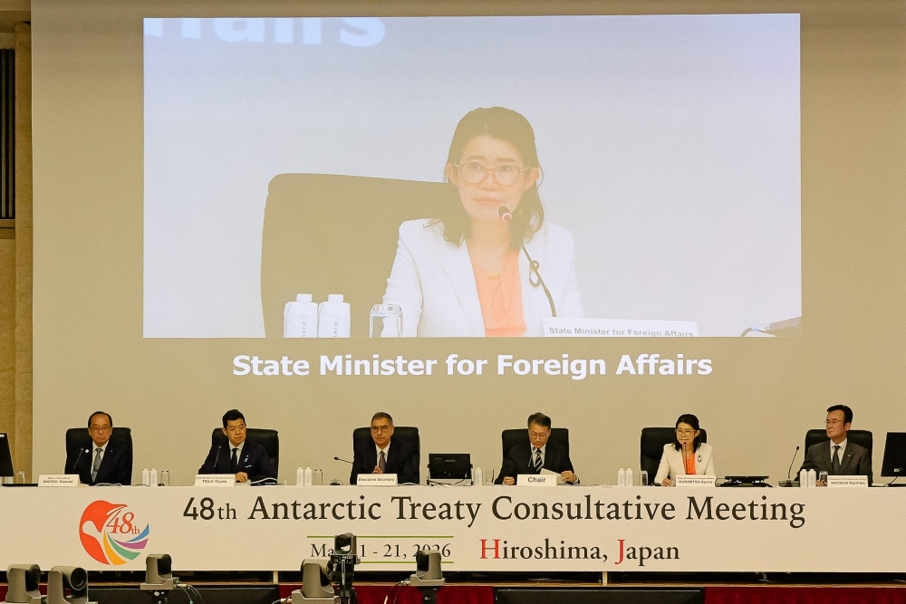 開会式で挨拶をする国光外務副大臣