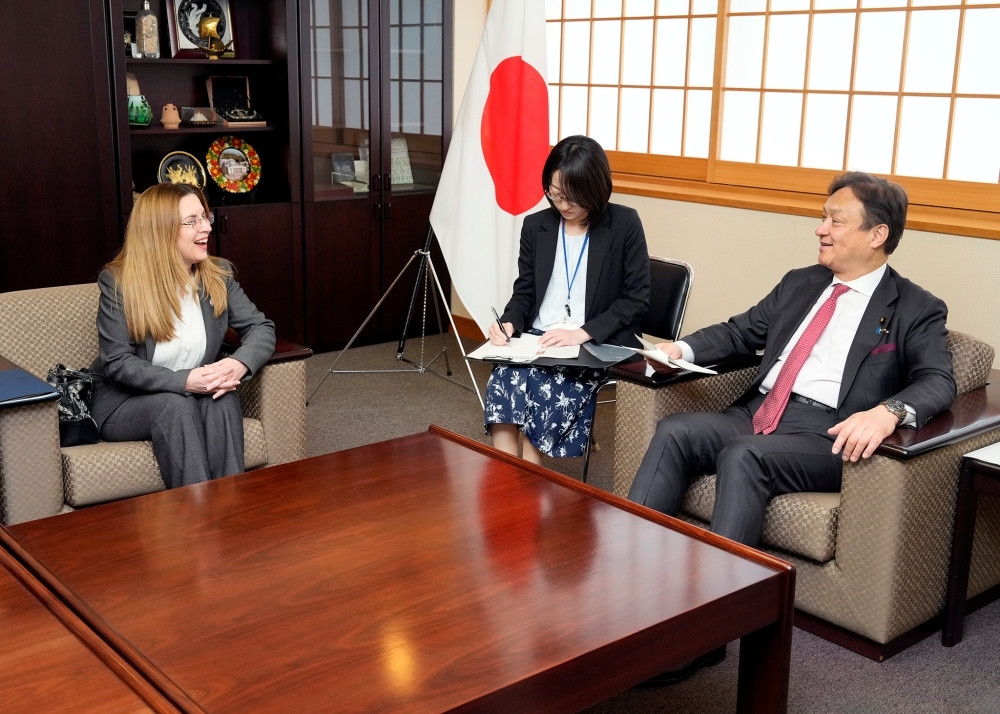 堀井副大臣とヒメネス大使との懇談の様子