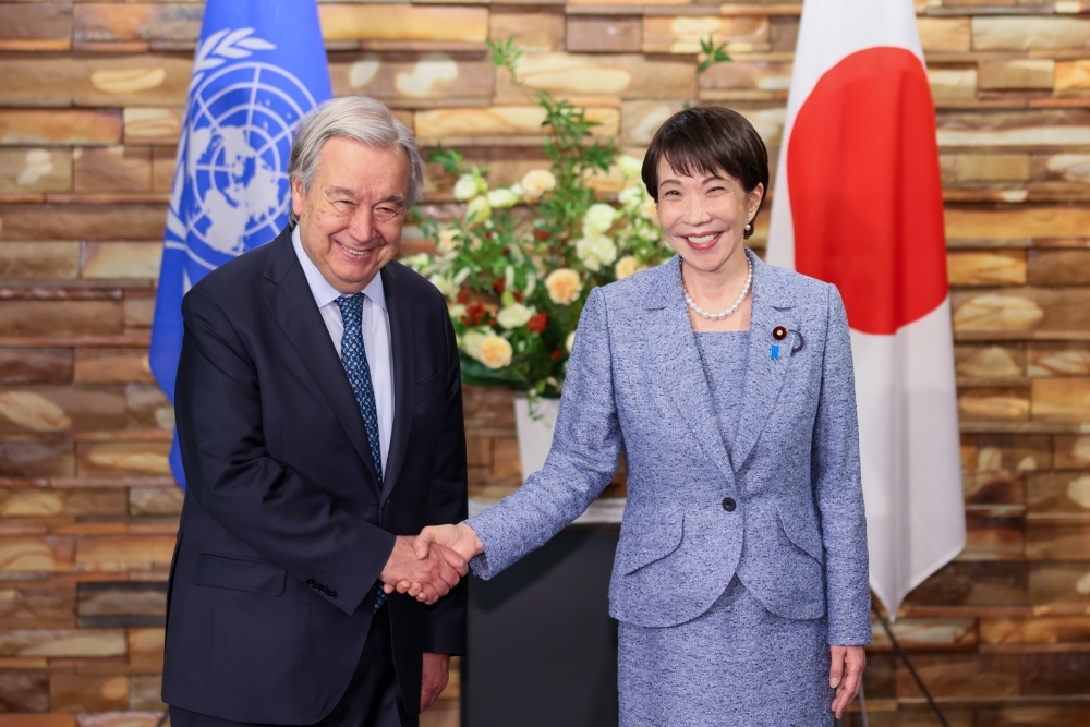 握手する高市総理大臣とグテーレス国連事務総長