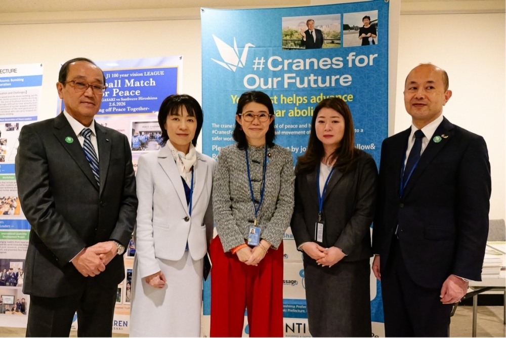 国光副大臣と広島県知事等の集合写真