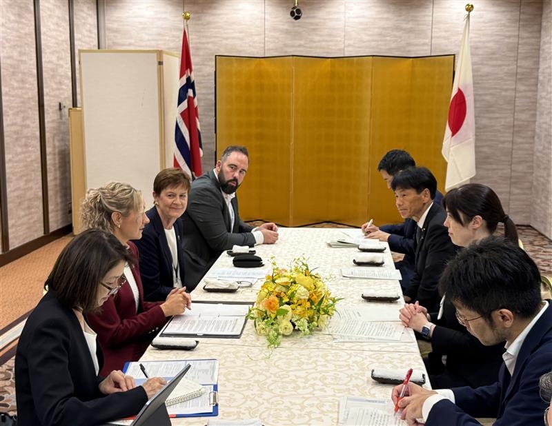 トゥング大臣と意見交換を行う島田政務官