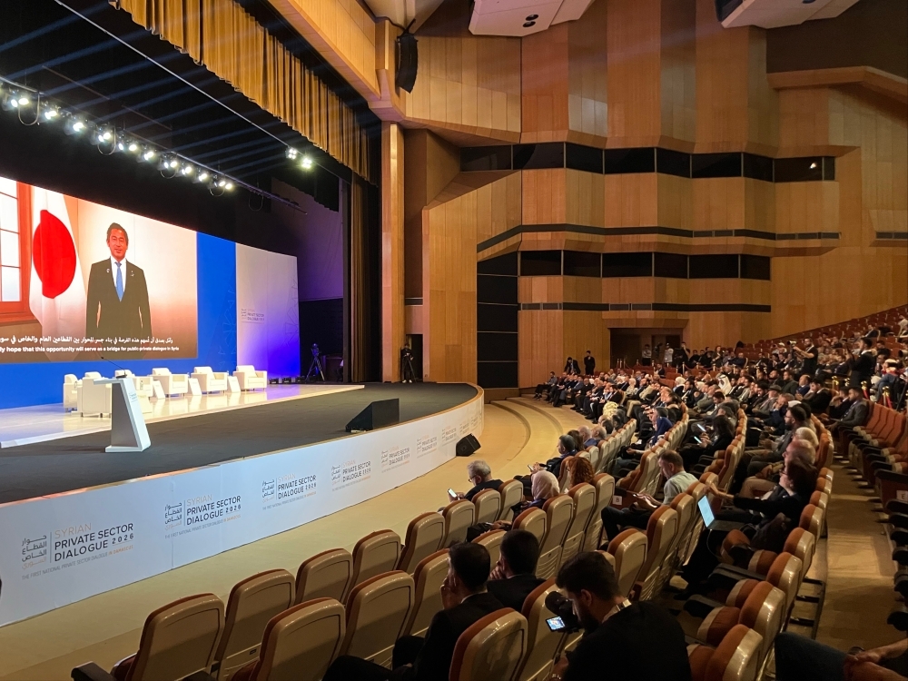 大西政務官の動画がプライベートセクター対話会場ステージの大スクリーンで放映される様子