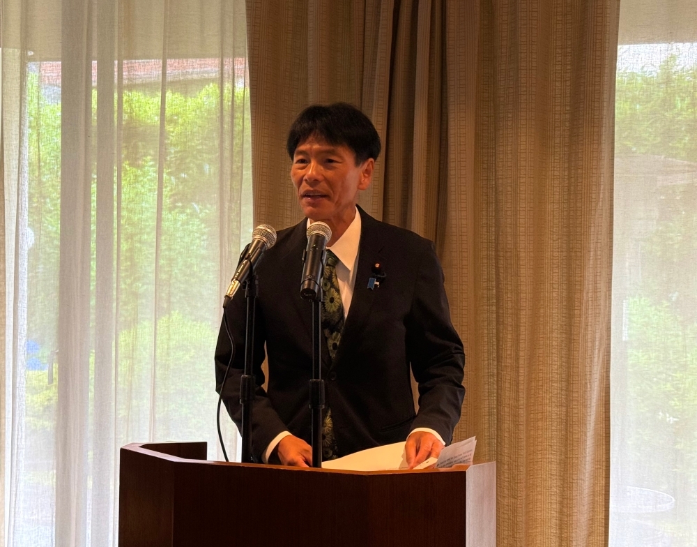 日本政府を代表して挨拶を行う島田政務官