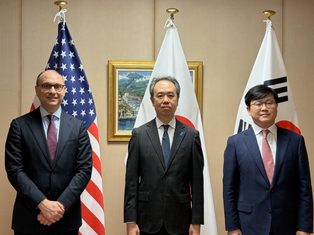 日米韓協議三者の記念撮影