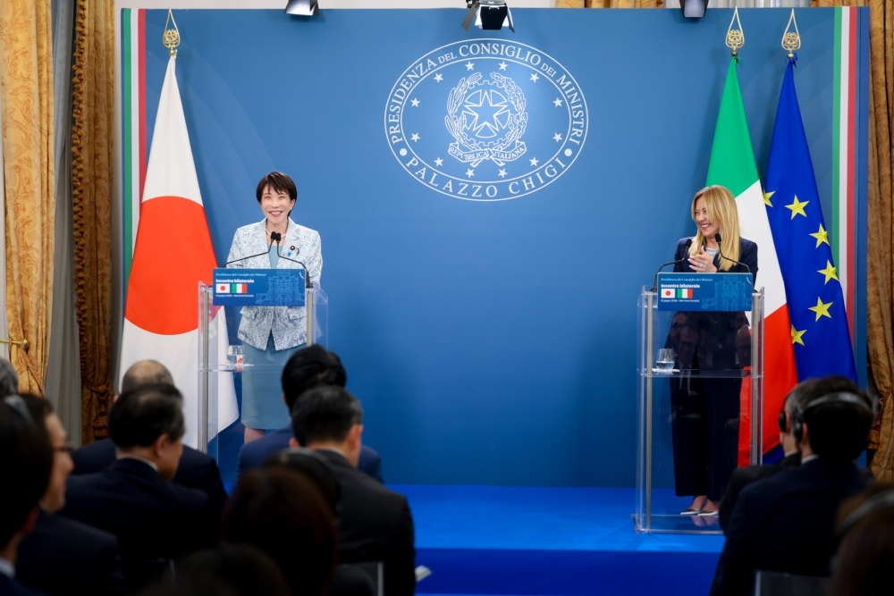 高市総理大臣とメローニ首相による日伊共同記者発表の様子