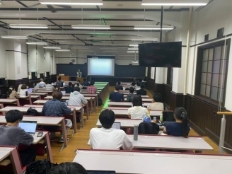 一橋大学において開催された外交講座の様子