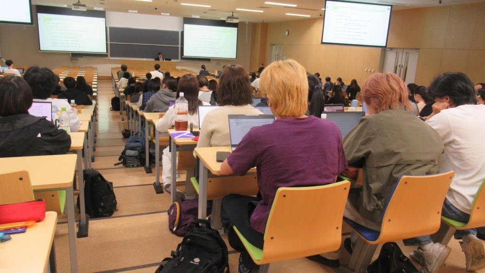 獨協大学において開催された外交講座の様子