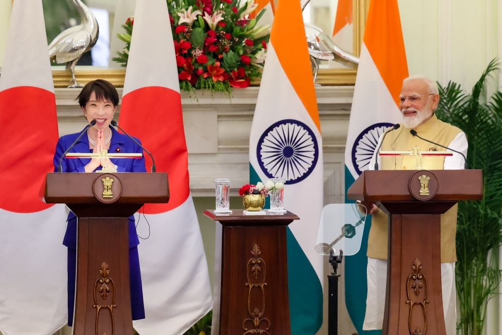 共同記者発表を行う高市総理大臣とモディ・インド首相