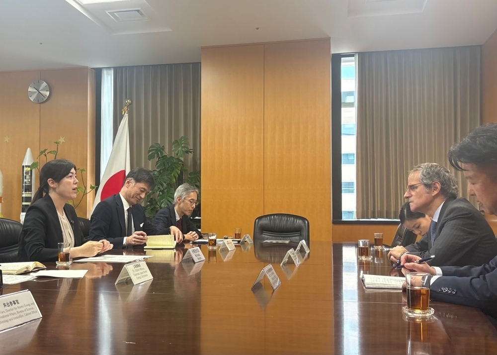 小野田大臣とグロッシー事務局長との意見交換