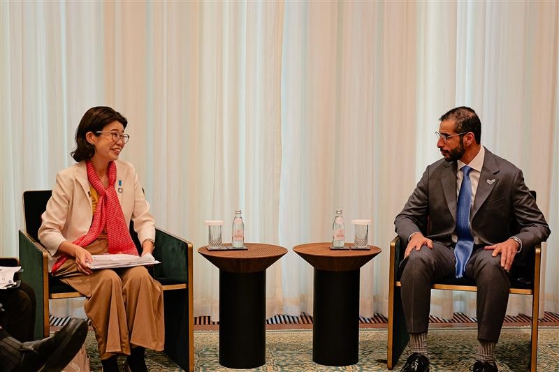 国光外務副大臣とバラーラ・アラブ首長国連邦外務省エネルギー・持続可能性担当大臣補との会談の様子