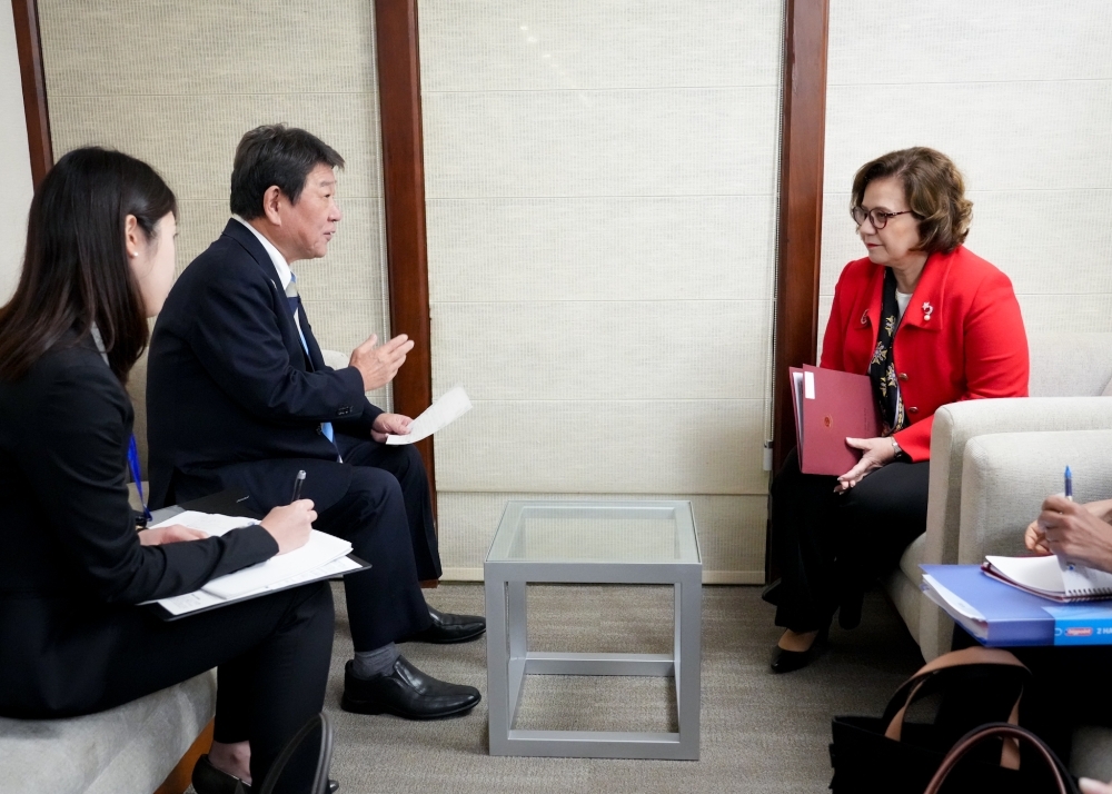 意見交換をする茂木外務大臣ととエキンジ・トルコ外務副大臣