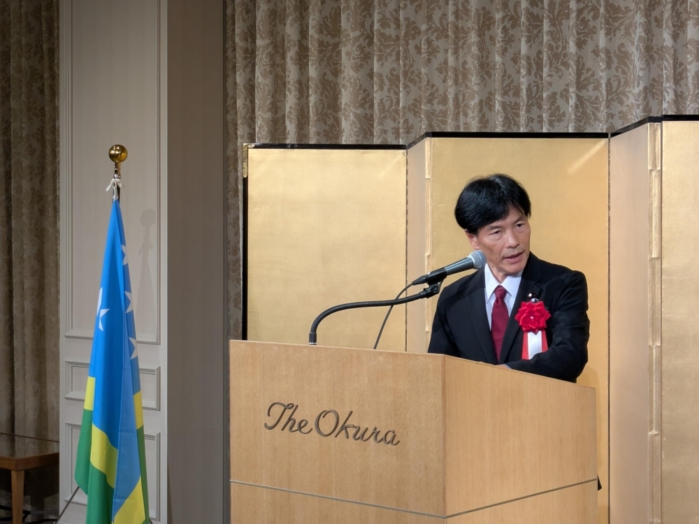 レセプションにて挨拶を行う島田政務官