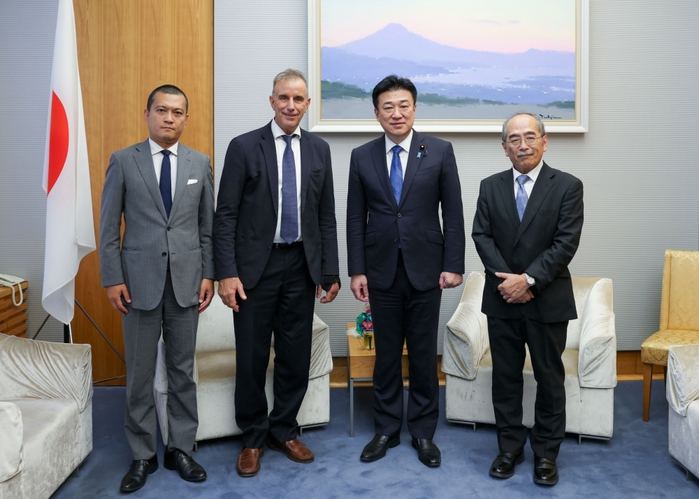木原官房長官表敬とイーター機構長他の記念写真