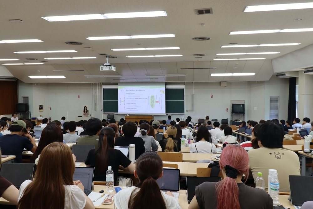 講座を受けている岡山大学の学生さんの様子