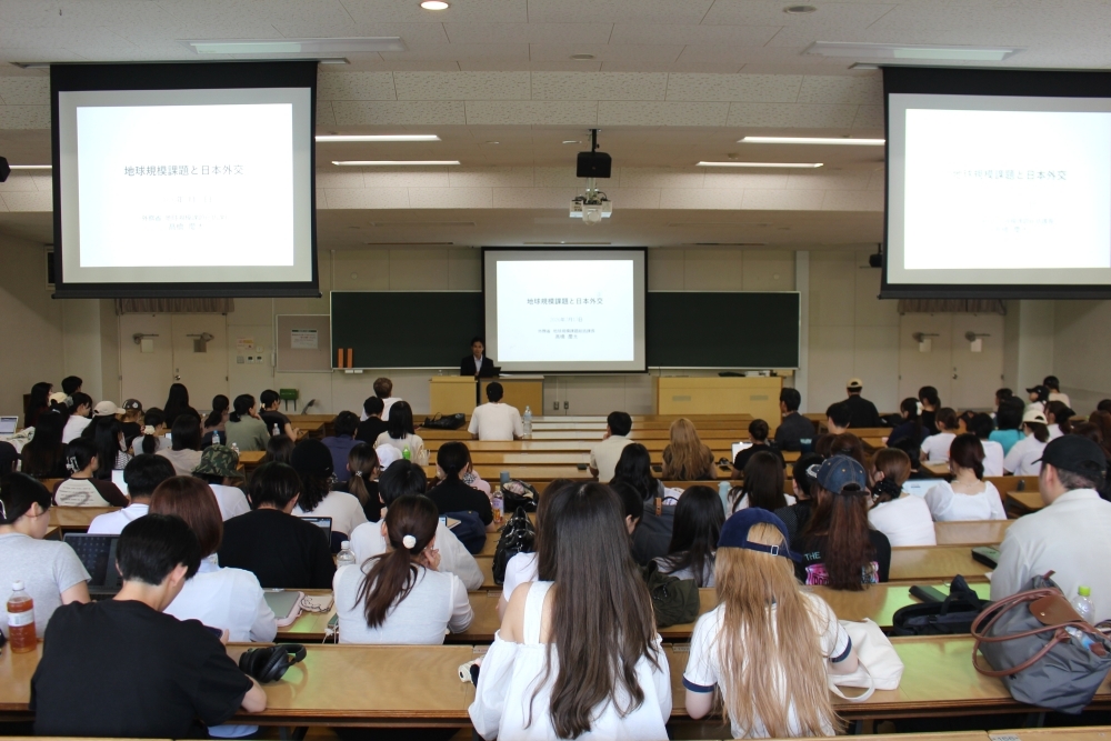 講座を受けている西南学院大学の学生の様子