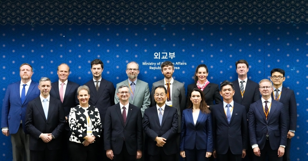 会合参加者の集合写真