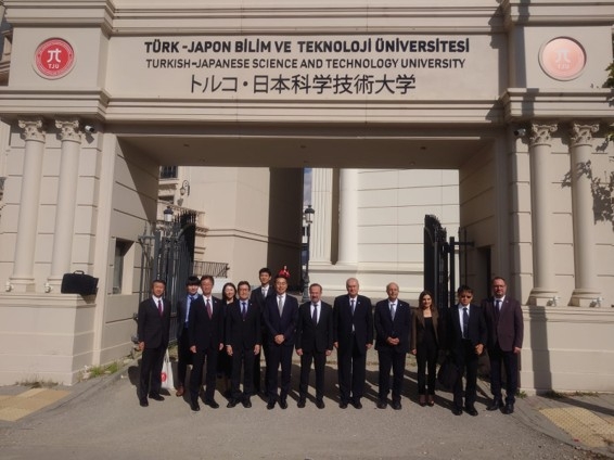 トルコ・日本科学技術大学（TJU）訪問時の集合写真