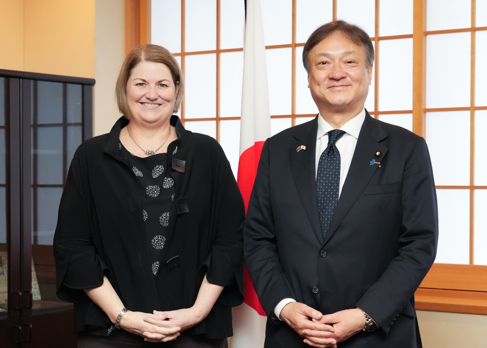堀井副大臣とシュワルガー駐日大使