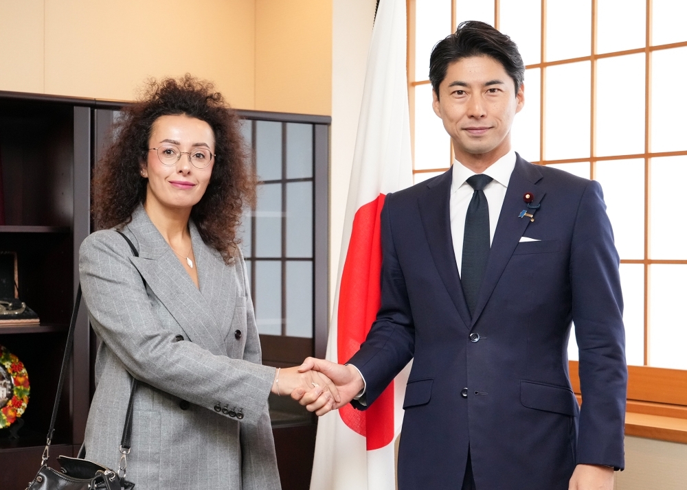 中曽根外務副大臣とシモニャン駐日アルメニア大使の記念写真