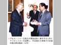 ザヒル・シャー元国王の帰国式典に参列するためにアフガニスタンを訪問し、同元国王を表敬する松浪外務大臣政務官（４月）