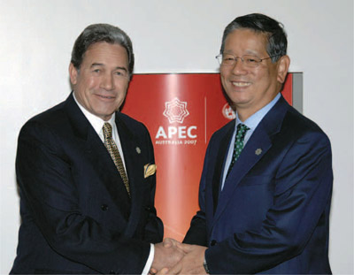 写真・日・ニュージーランド外相会談での町村外務大臣とピーターズ・ニュージーランド外相