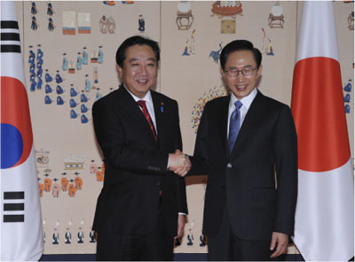 日韓首脳会談に臨む野田総理大臣（左）と李明博韓国大統領（10月19日、ソウル　写真提供：内閣広報室）