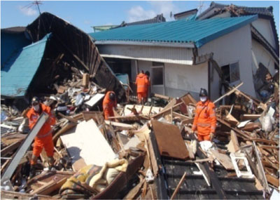 東日本大震災の際のモンゴルからの緊急援助隊（3月16日、宮城県）