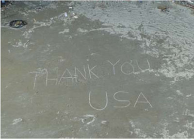《コラム》宮城県女川町で地上に書かれたメッセージ「THANK YOU USA」（写真提供：U.S. Navy Photo）