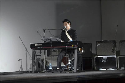 《コラム》地下ライブスペースでのステージの様子（1）