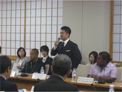 AFDP太平洋島嶼国首脳・経済人会議フォローアップ実務者会議で発言する村越祐民外務大臣政務官（10月16日、東京）