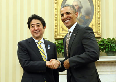 日米首脳会談における安部総理大臣（左）とオバマ米国大統領（2013年2月22日、ワシントン　写真提供：内閣広報室）