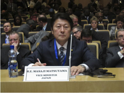 アフリカ連合（AU）総会に出席する松山政司外務副大臣（2013年１月27日、エチオピア・アディスアベバ）