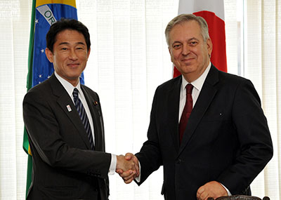 フィゲイレド・ブラジル外相と会談する岸田外務大臣(9月2日、ブラジル・ブラジリア)