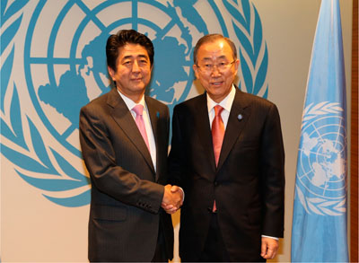 安倍総理大臣と潘基文国連事務総長との会談（9月24日、米国・ニューヨーク（代表撮影））