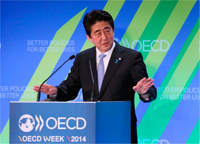 OECD閣僚理事会での安倍総理大臣基調講演(5月6日、フランス・パリ 写真提供:内閣広報室)