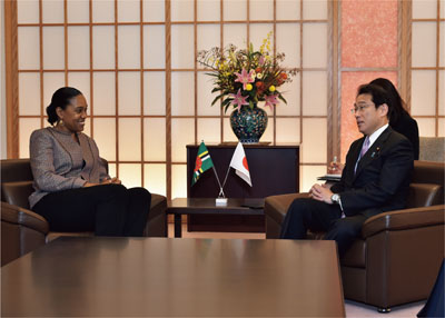 バロン・ドミニカ国外務・CARICOM担当相と岸田外務大臣の外相会談(10月23日、東京)