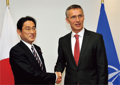 岸田外務大臣とストルテンベルグNATO事務総長との会談(1月20日、ベルギー・NATO本部)