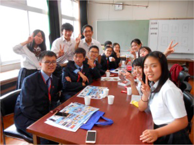 中国高校生訪日団第1陣大阪府立門真なみはや高等学校訪問での交流(9月16日、大阪府 写真提供:日中友好会館)