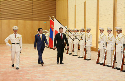 エルデネバト首相の訪日:儀じょう隊による栄誉礼及び儀じょう(10月14日、東京 写真提供:内閣広報室)