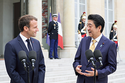 日仏首脳共同記者発表(10月17日、フランス・パリ 写真提供:内閣広報室)