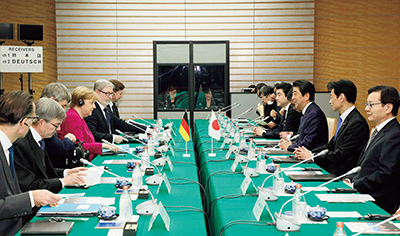 日独首脳会談(2019年2月4日、東京 写真提供:内閣広報室)